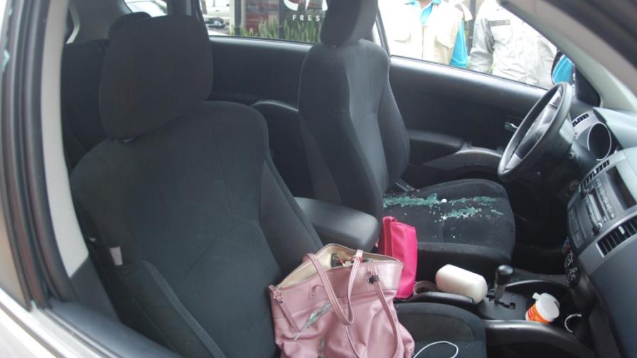 Las mujeres con carro son víctimas delincuentes Las mujeres con carro son víctimas delincuentes