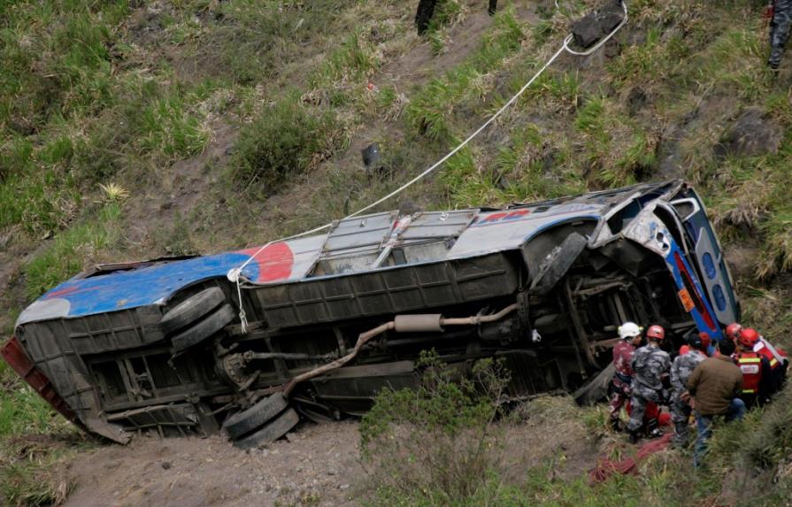 Al menos 10 muertos y 17 heridos en accidente de tráfico en Ecuador