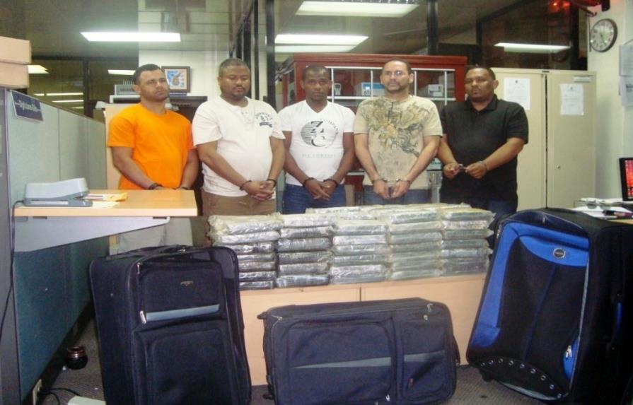 DNCD ocupa 102 kilos cocaína y arresta a cinco