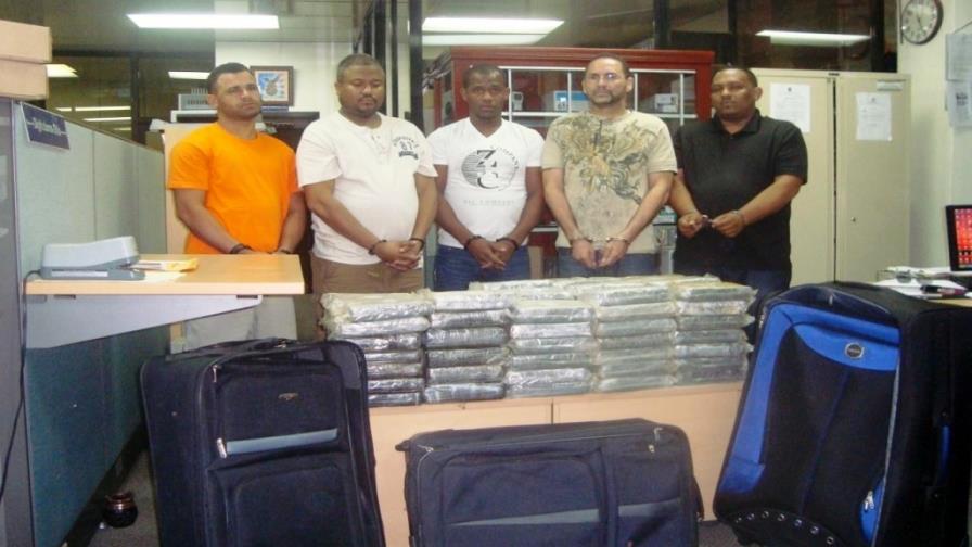 DNCD ocupa 102 kilos cocaína y arresta a cinco