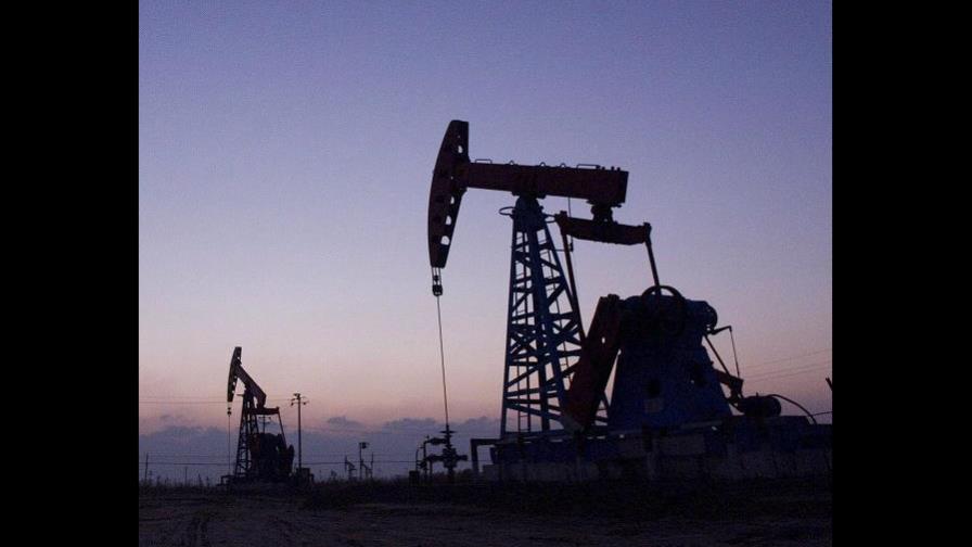 Crudo de Texas cierra en baja de 99.56 dólares