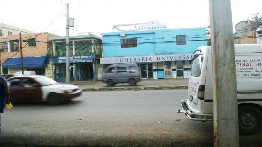 Sustituyen poste de electricidad