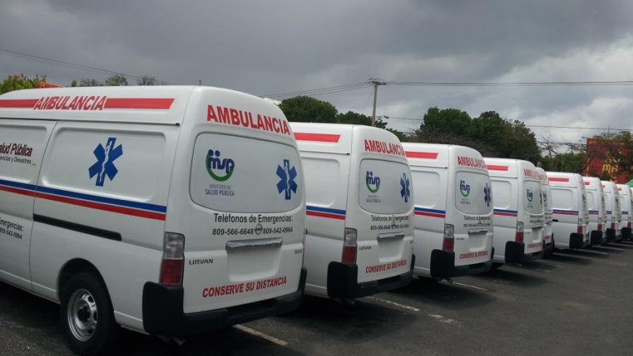 Presidente asegura el cólera está controlada; entrega ambulancias
