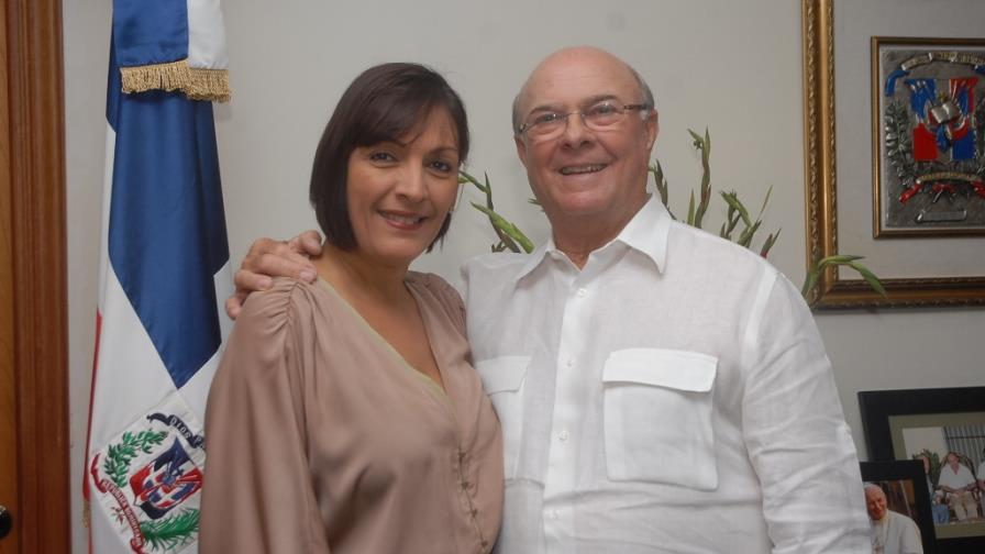 Ivonne Beras Goico anuncia su apoyo a Hipólito Mejía