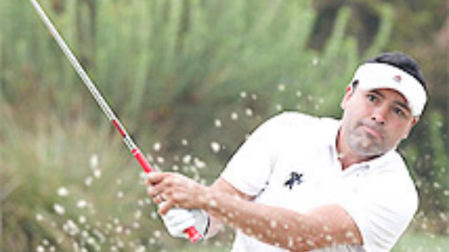 Oscar De la Hoya deja los guantes por palo de golf
