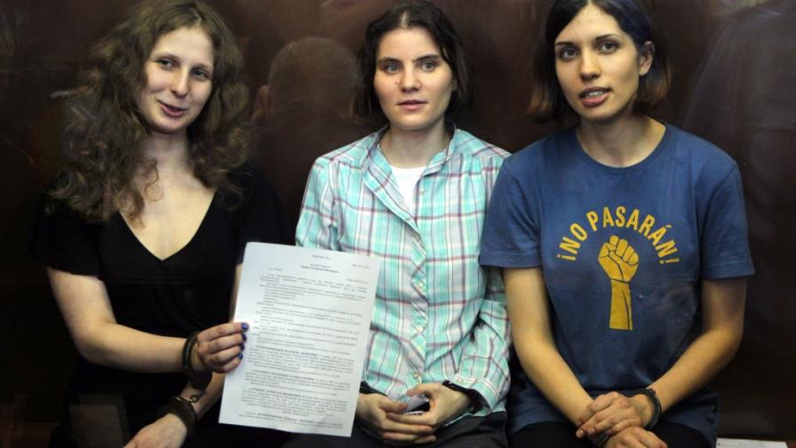 Dos miembros Pussy Riot salen de Rusia