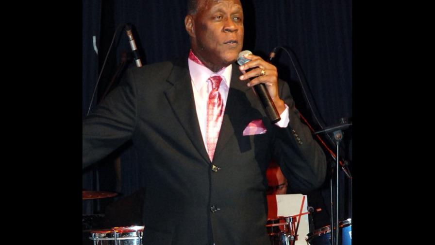 Ventura canta El Tabaquino con Yomil El Magnate