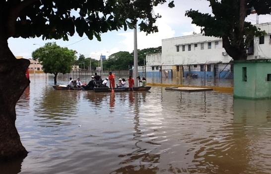 Cárcel de La Victoria se inunda; presos en la segunda planta