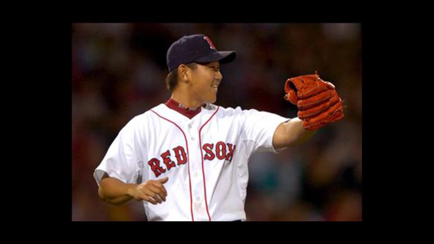 Matsuzaka regresó duro y curvero al montículo