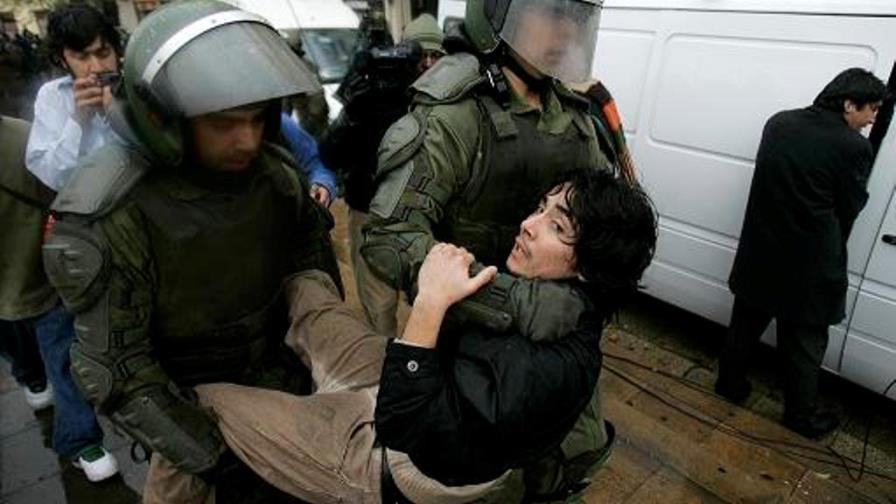 Policía chilena admite que desnudó estudiantes