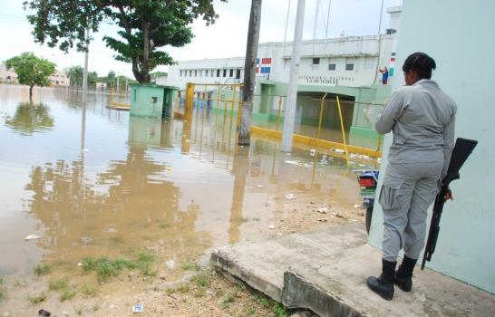 Cárcel de La Victoria se inunda; presos en la segunda planta