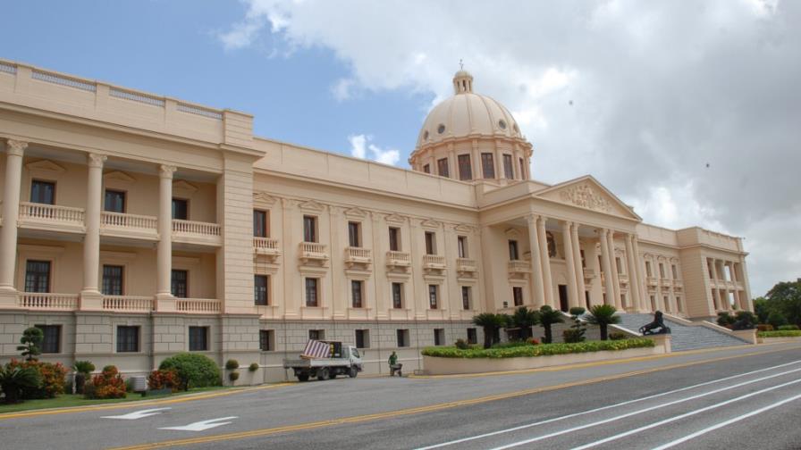 Gobierno se retrasa en pago de sus empleados Gobierno se retrasa en pago de sus empleados