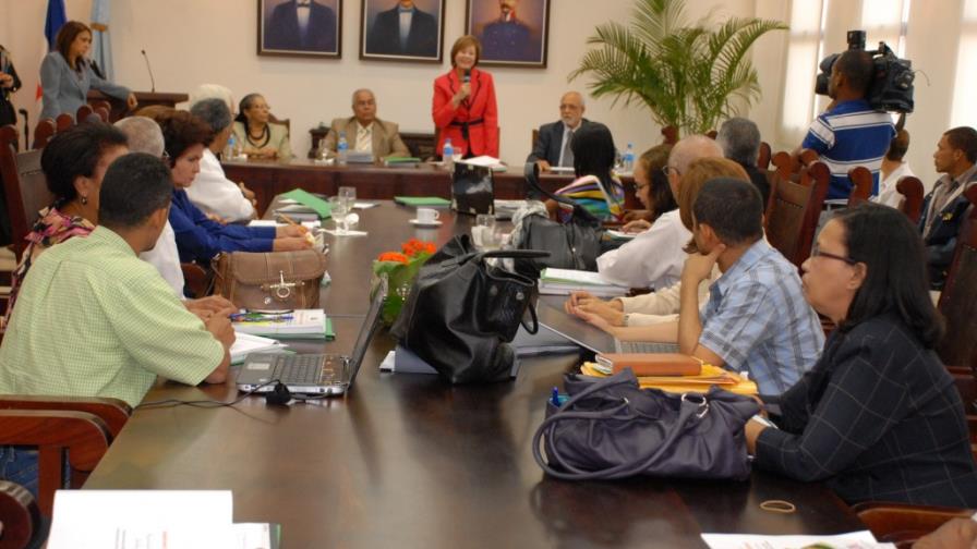 Realizan consulta técnica para revisar cartillas de alfabetización