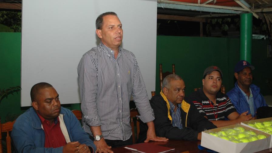 Dedican torneo de softbol Garibaldy Batista Dedican torneo de softbol Garibaldy Batista