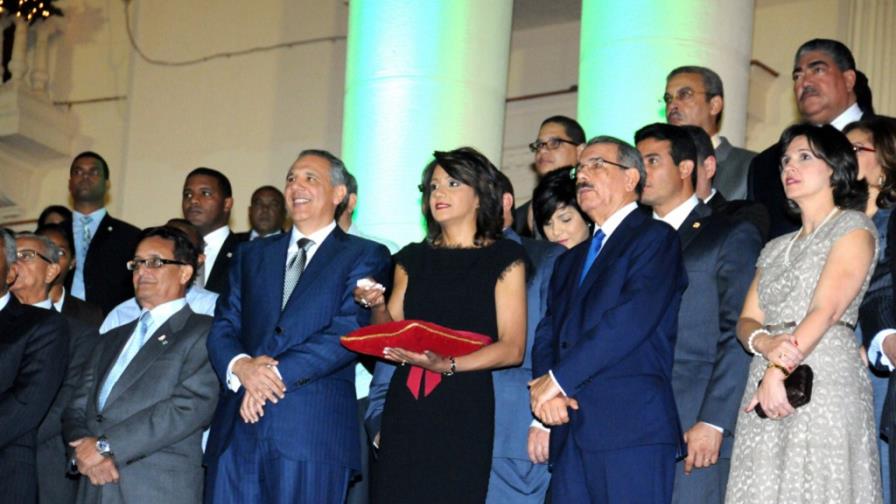Reciben la Navidad en el Palacio Nacional