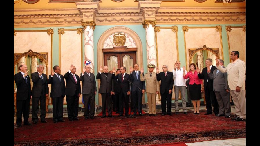 Presidente Medina juramenta Comisión Bicentenario Duarte