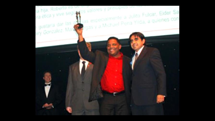 Joven dominicano gana concurso artístico en Inglaterra
