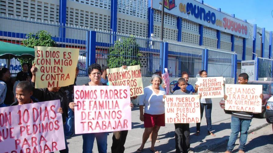 Ordenanza enfrenta cabildo y vendedores de juguetes en SDE Ordenanza enfrenta cabildo y vendedores de juguetes en SDE