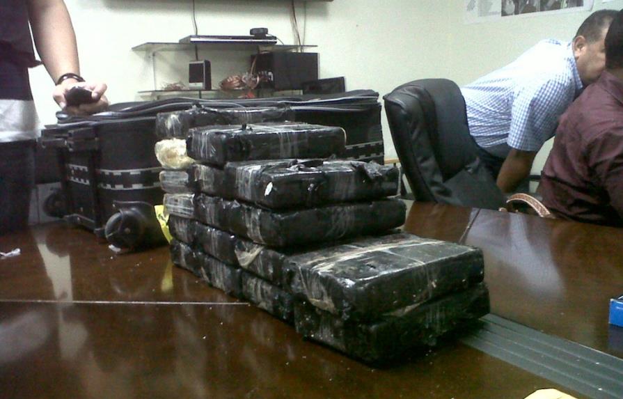 PN ocupa 17 kilos de cocaína en San Cristóbal