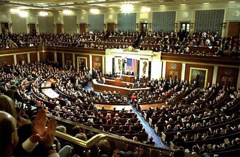 Cámara baja de EEUU sesionará el domingo para intentar evitar abismo fiscal