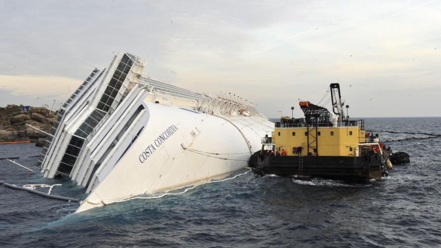 Quedan 16 personas por encontrar tras naufragio de crucero