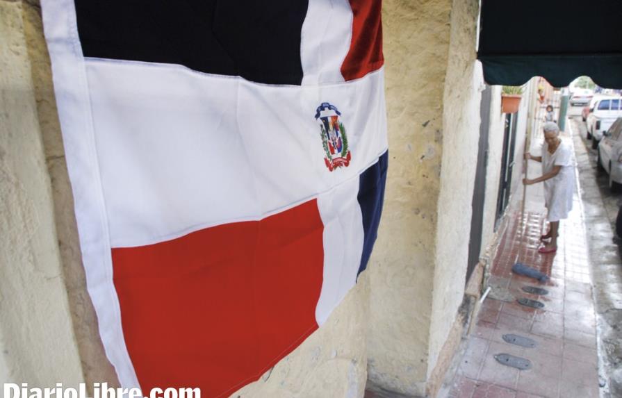 El pueblo dominicano mostró ayer su patriotismo al sacar las banderas