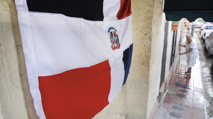 El pueblo dominicano mostró ayer su patriotismo al sacar las banderas
