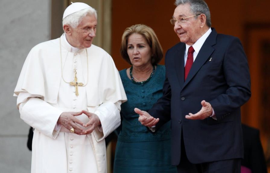 Raúl Castro recibe al Papa Benedicto XVI