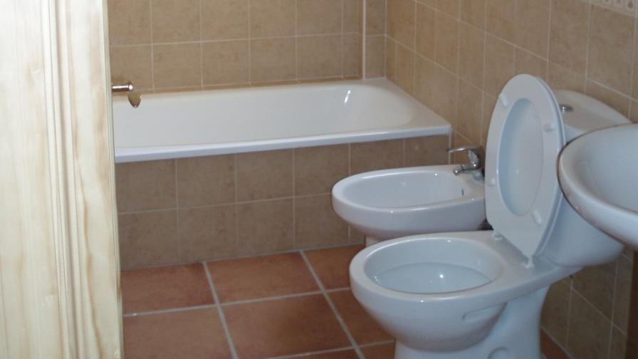 Hábitos de limpieza para un baño seguro