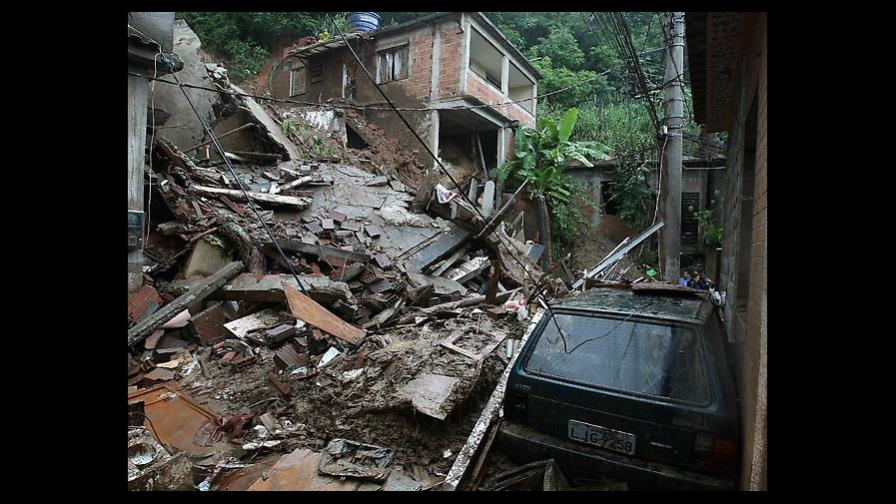 Un muerto, siete heridos y cinco desaparecidos por derrumbe en Colombia