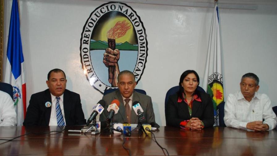 Perredeístas están reunidos; someterán expulsión de Miguel Vargas