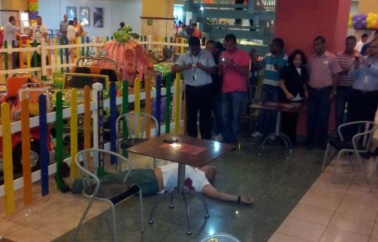 Matan hombre de seis disparos en Bella Vista Mall