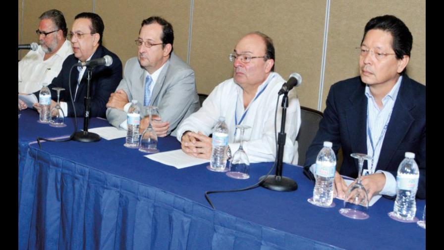 Valdez Albizu cree que el país mantendrá el crecimiento sobre 4%