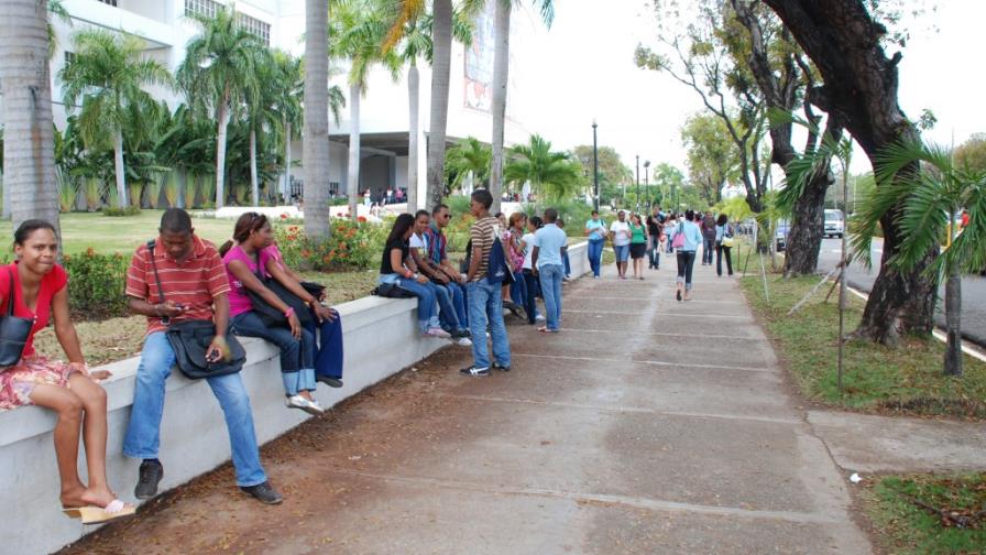 UASD pospone inicio semestre
