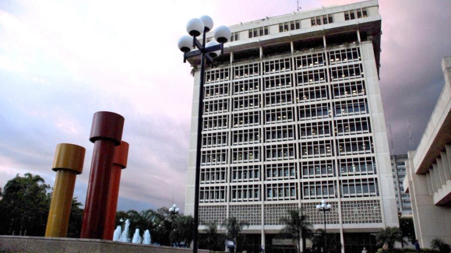 El crédito al sector público es 22.5 veces más que al privado