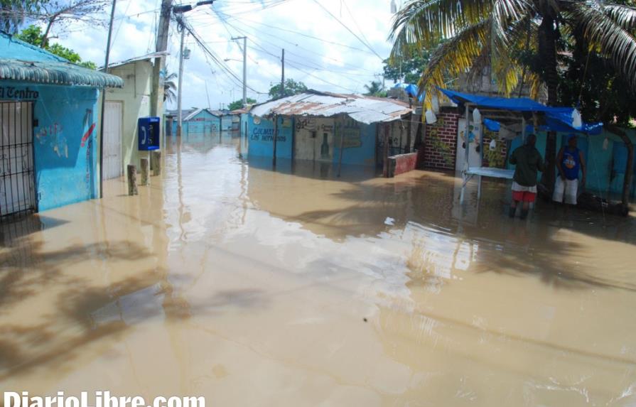 Residentes en La Barquita desolados por inundaciones