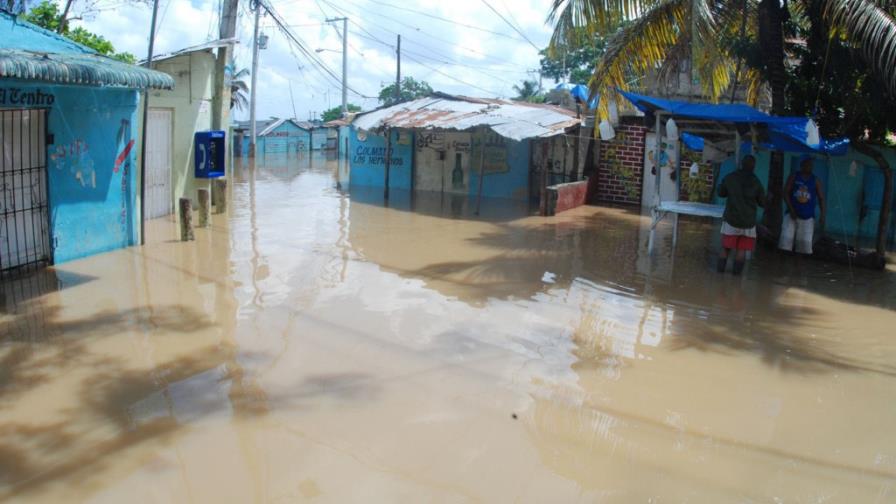 Residentes en La Barquita desolados por inundaciones
