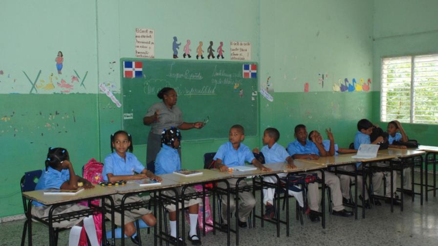 Asistencia en escuelas subió casi un 60% luego de Isaac