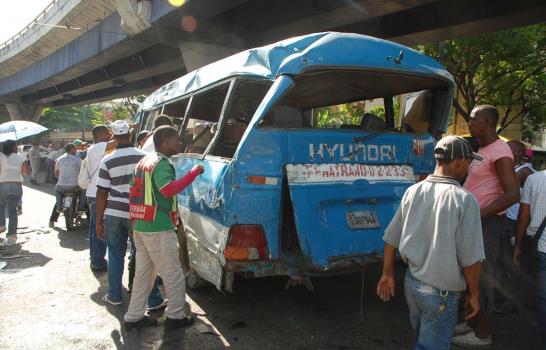 Diez heridos en choque entre patana y una guagua voladora