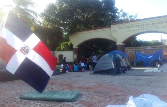 La protesta uasdiana sobrepasa viento y tormenta