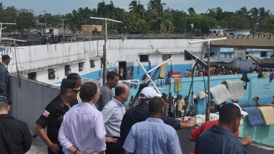 Domínguez Brito supervisa operativos de prevención en cárcel La Victoria