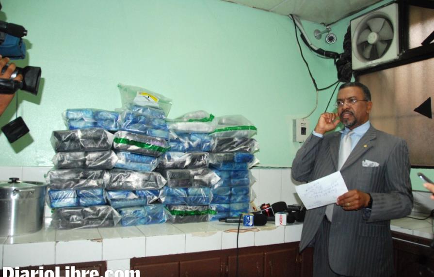 DCND se incautó de 142 paquetes de drogas en casa de ex senador de Barahona