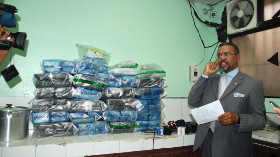 DCND se incautó de 142 paquetes de drogas en casa de ex senador de Barahona