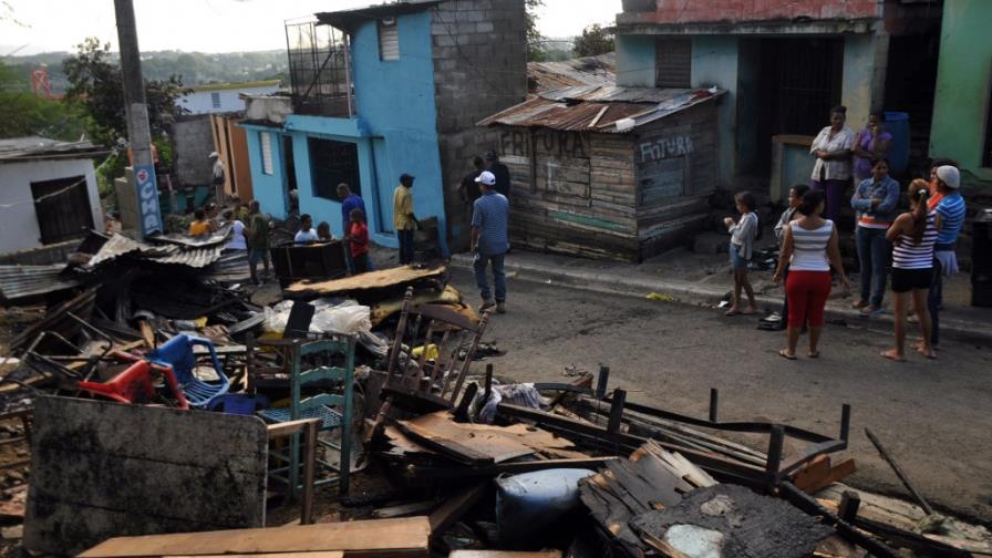 Fuego deja a siete familias en la intemperie en Santiago