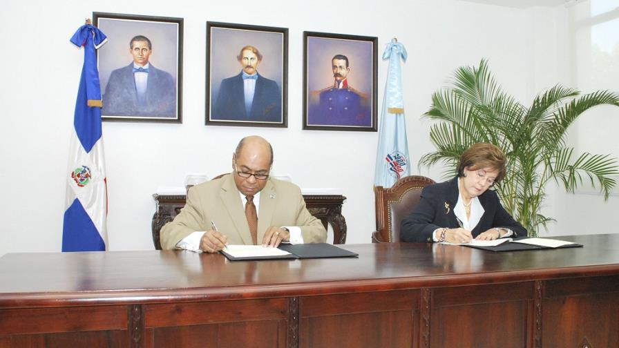MINERD y Tribunal Constitucional firman acuerdo para la enseñanza de la Constitución
