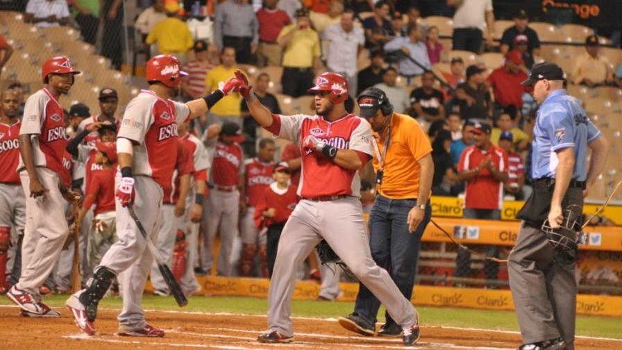 Jierro y tolete le dio Escogido a las Águilas en su propio nido Jierro y tolete le dio Escogido a las Águilas en su propio nido