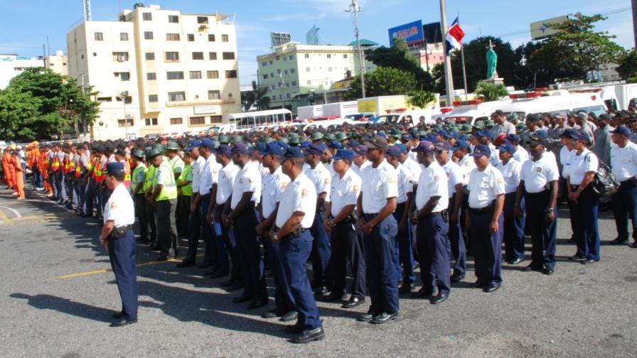 FF.AA. y PN reforzarán vigilancia durante el feriado de Año Nuevo FF.AA. y PN reforzarán vigilancia durante el feriado de Año Nuevo