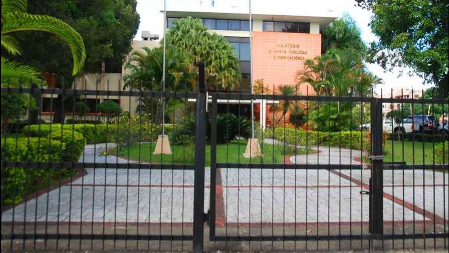 Empleados de Obras Públicas demandan el pago de salarios atrasados