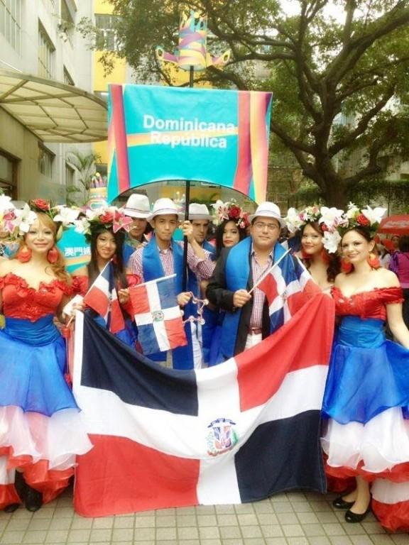 Colonia dominicana participa en aniversario retorno de Macao a China