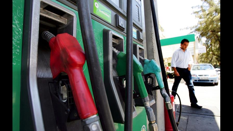 Suministro de gasolina se normaliza con llegada de barco